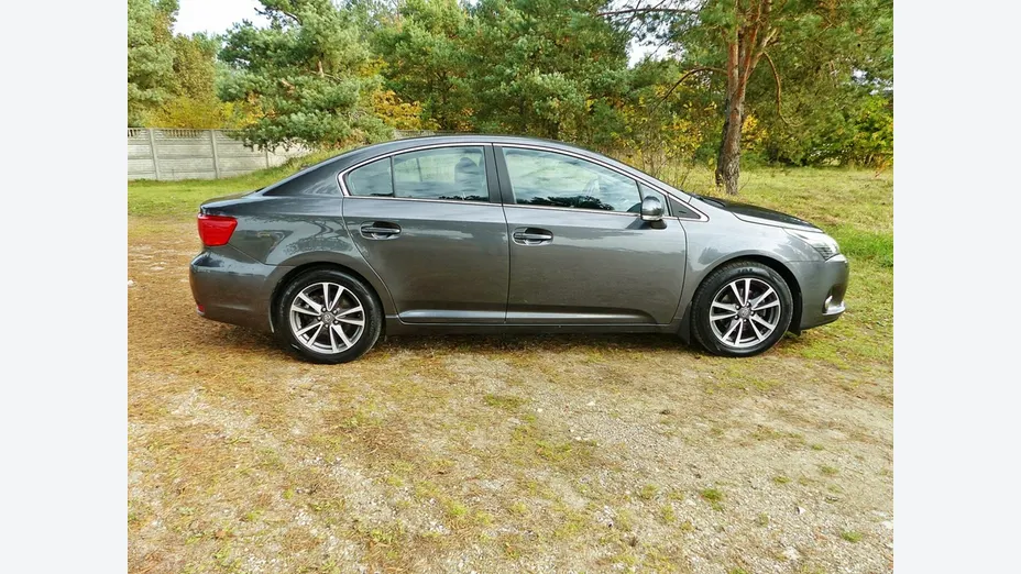 TOYOTA Avensis -