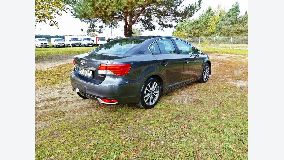 TOYOTA Avensis -