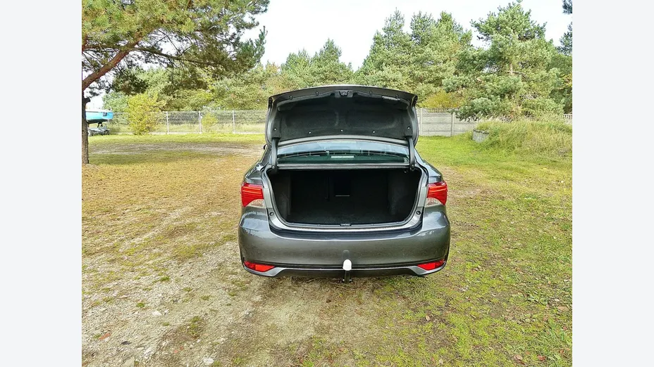 TOYOTA Avensis -