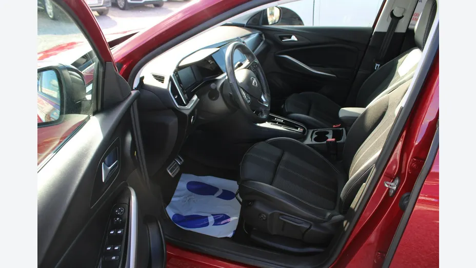 OPEL Grandland X -