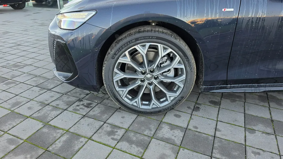 AUDI A6 -