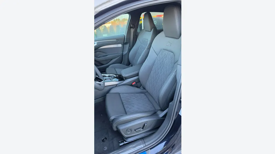 AUDI A6 -