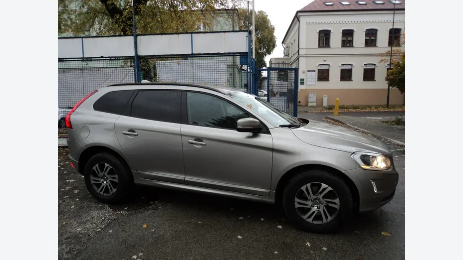 VOLVO XC60 -