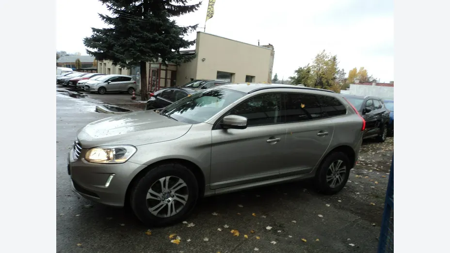 VOLVO XC60 -