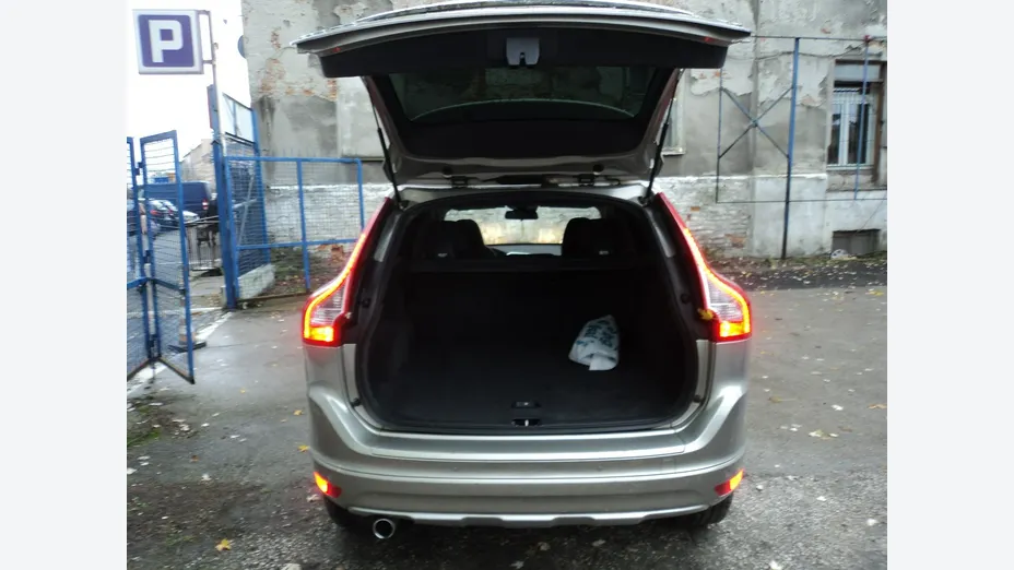 VOLVO XC60 -
