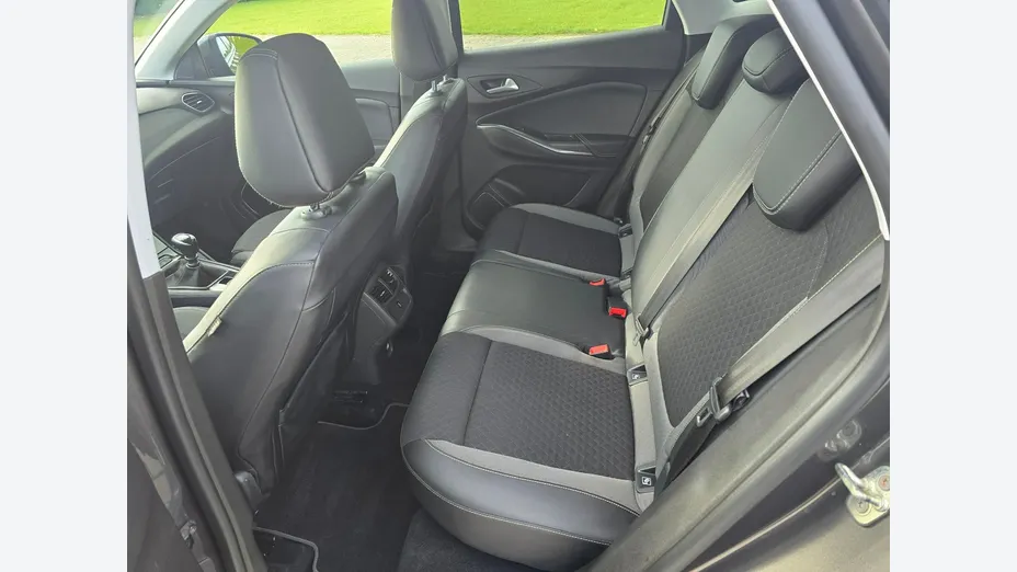 OPEL Grandland X -