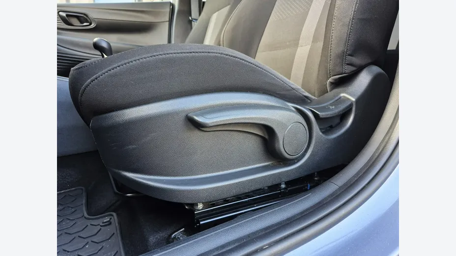 HYUNDAI i20 -