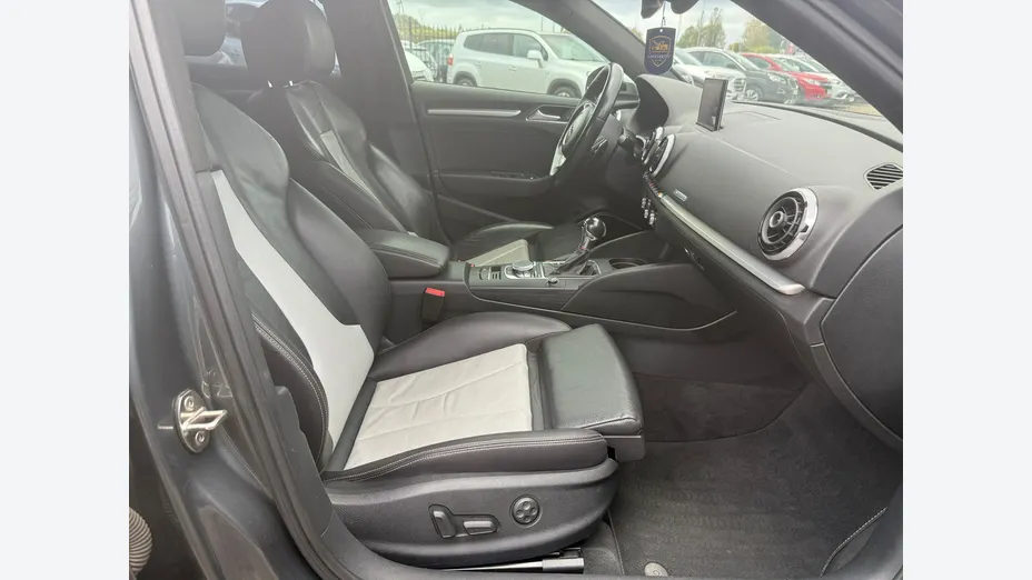 AUDI S3 -