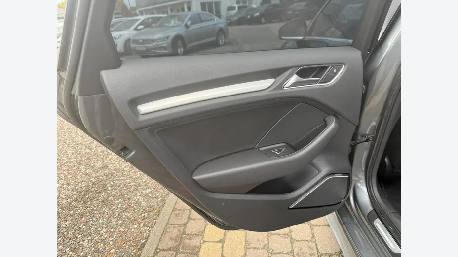 AUDI S3 -