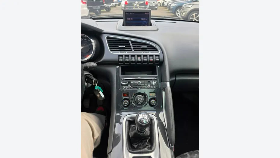 PEUGEOT 3008 -