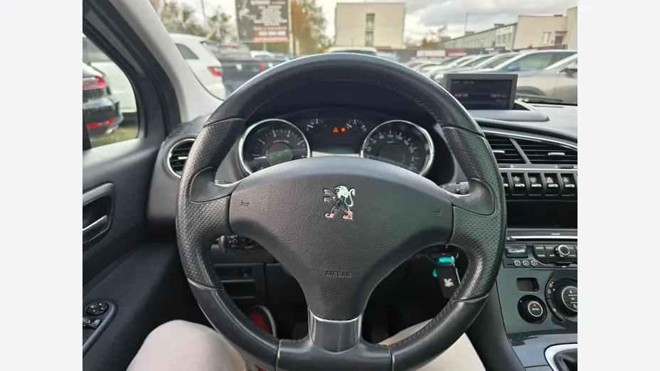 PEUGEOT 3008 -