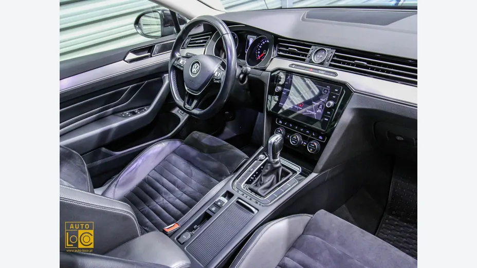 VOLKSWAGEN Passat -