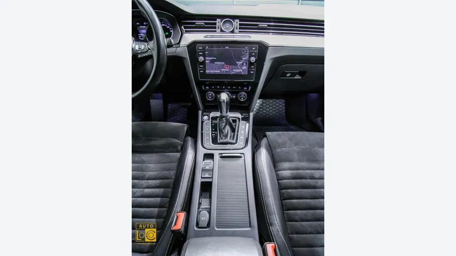 VOLKSWAGEN Passat -