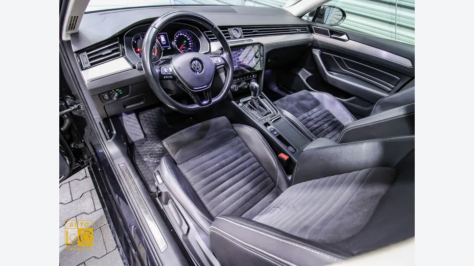 VOLKSWAGEN Passat -