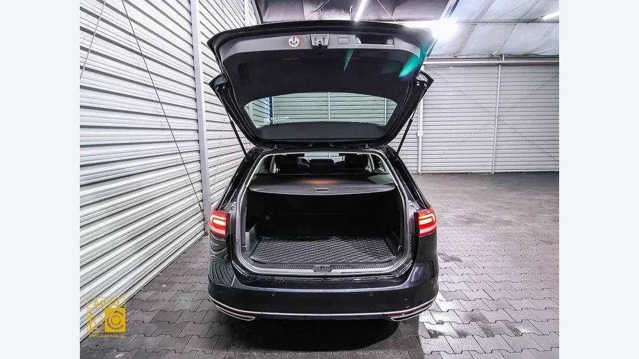 VOLKSWAGEN Passat -