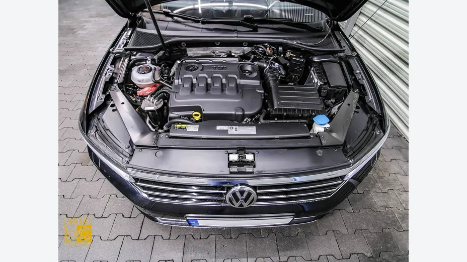 VOLKSWAGEN Passat -