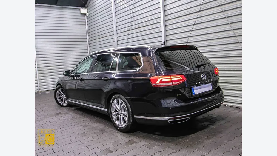 VOLKSWAGEN Passat -