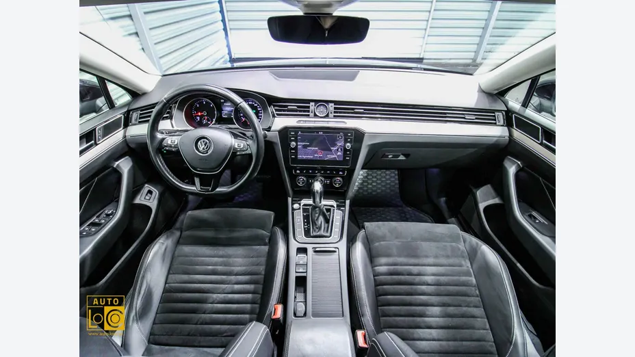 VOLKSWAGEN Passat -