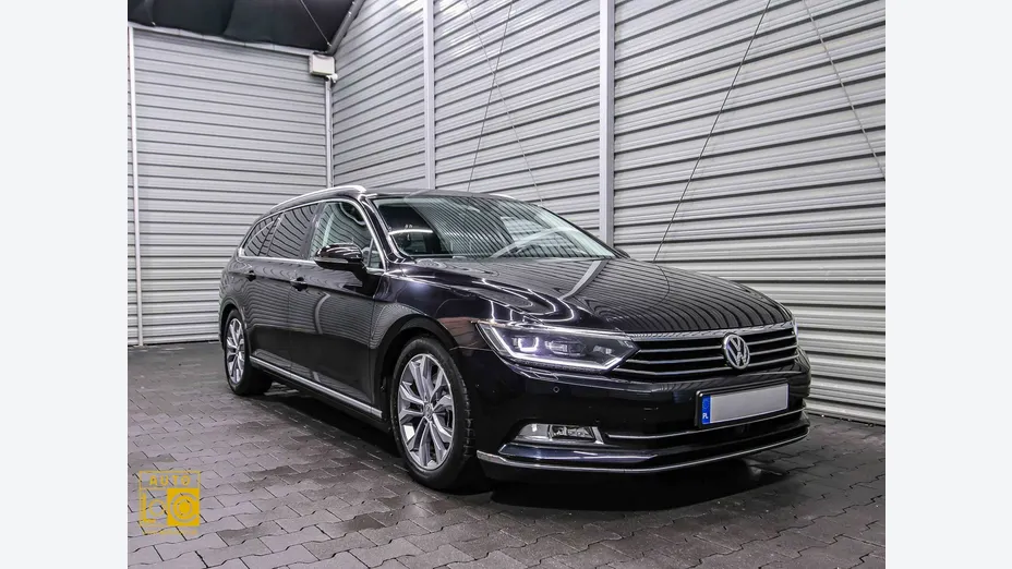 VOLKSWAGEN Passat -
