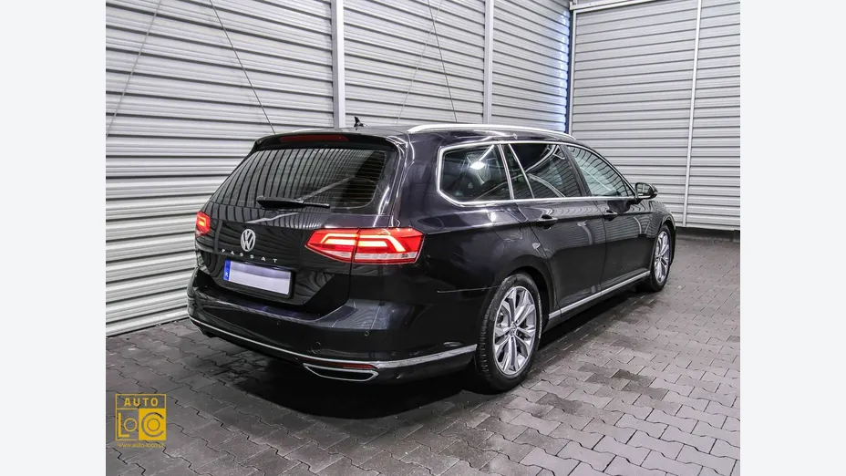 VOLKSWAGEN Passat -