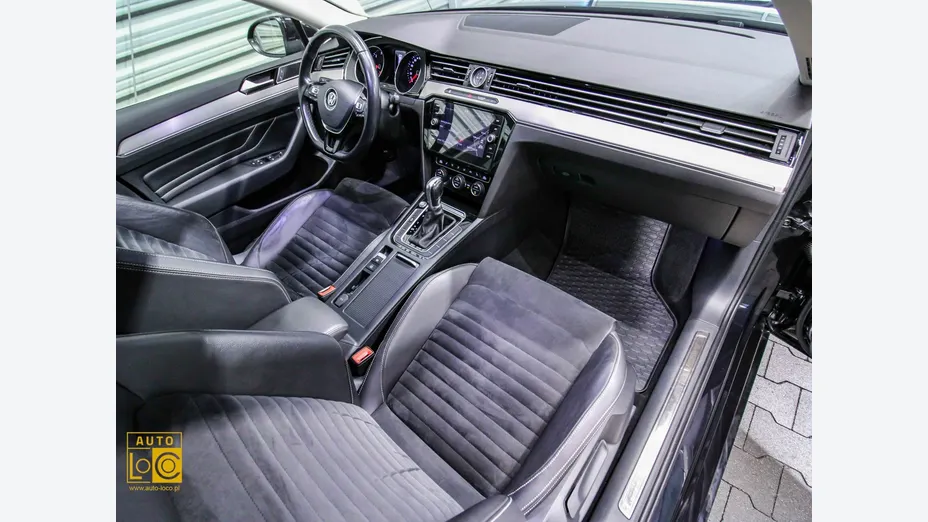 VOLKSWAGEN Passat -