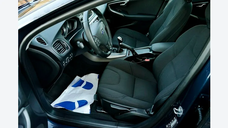 VOLVO V40 -