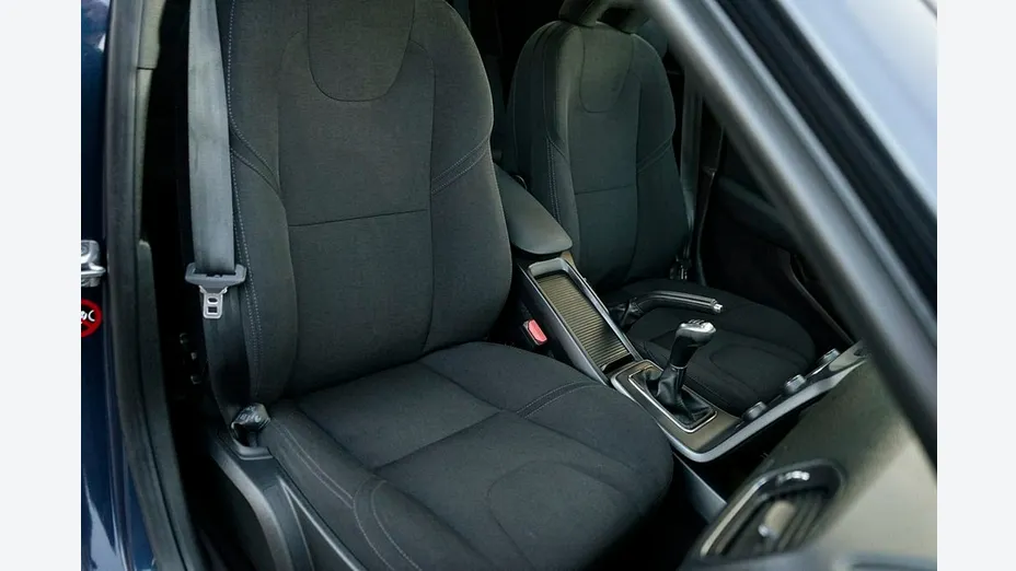 VOLVO V40 -