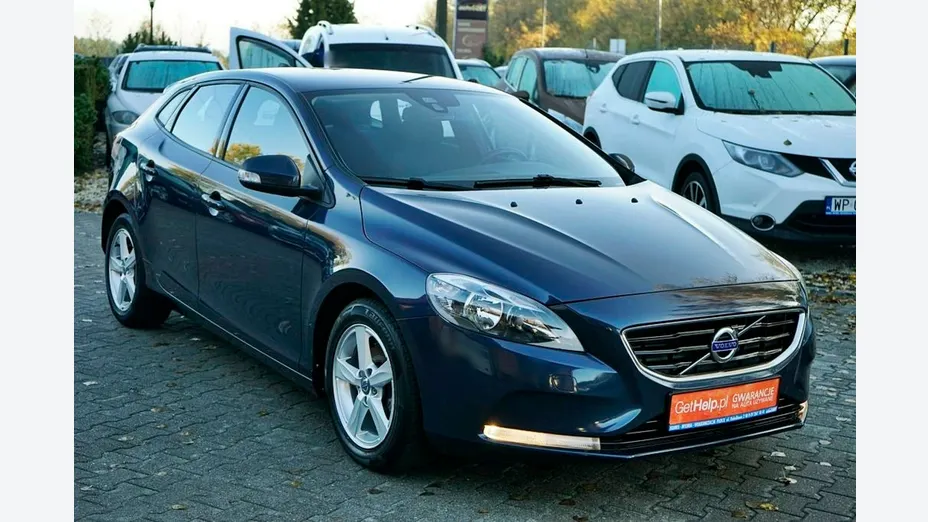 VOLVO V40 -