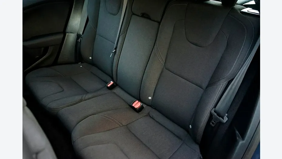 VOLVO V40 -