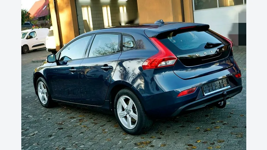 VOLVO V40 -