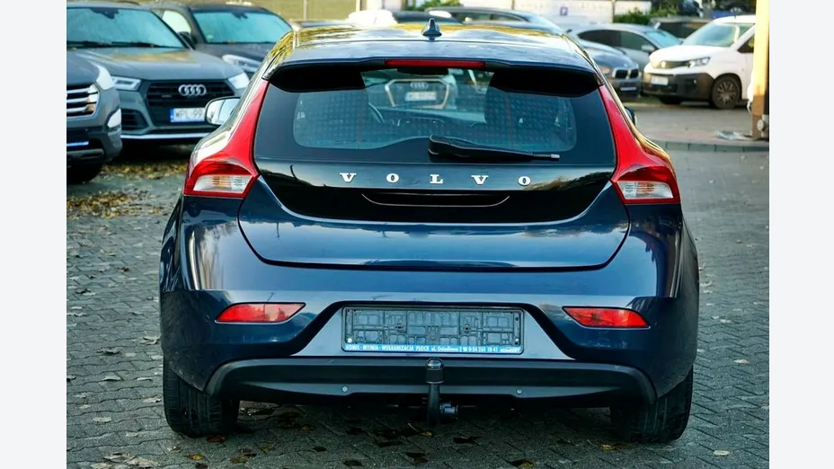 VOLVO V40 -