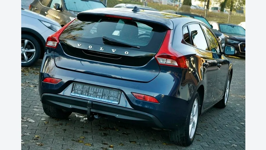 VOLVO V40 -