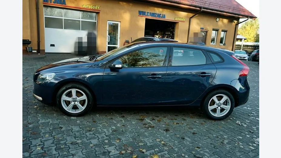 VOLVO V40 -