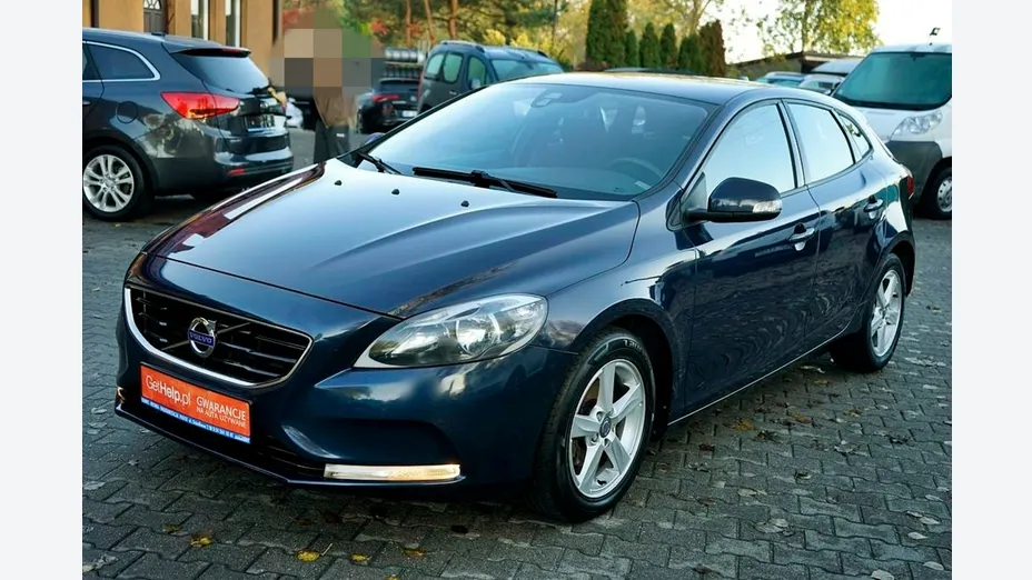 VOLVO V40 -