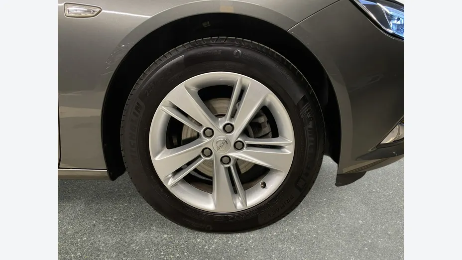 OPEL Insignia -