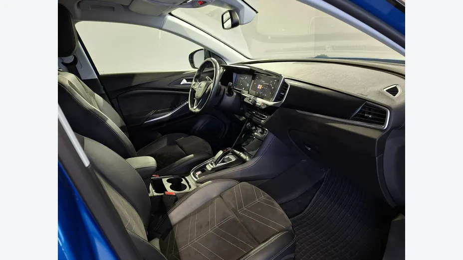 OPEL Grandland X -