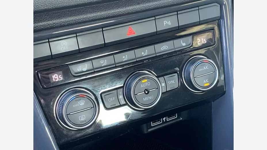 VOLKSWAGEN T-ROC -