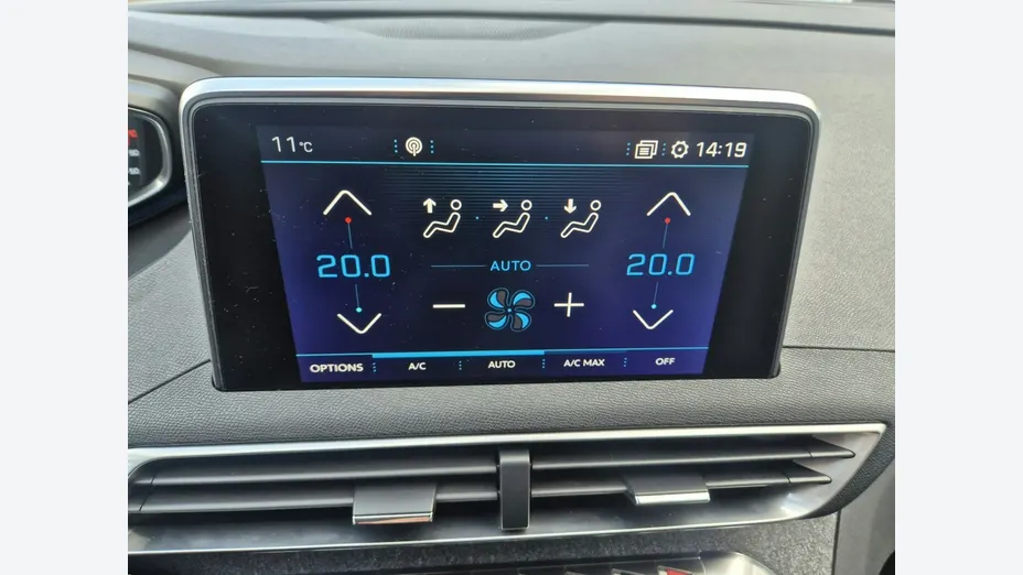 PEUGEOT 3008 -