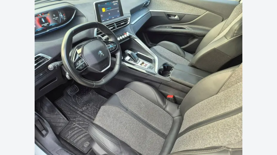 PEUGEOT 3008 -