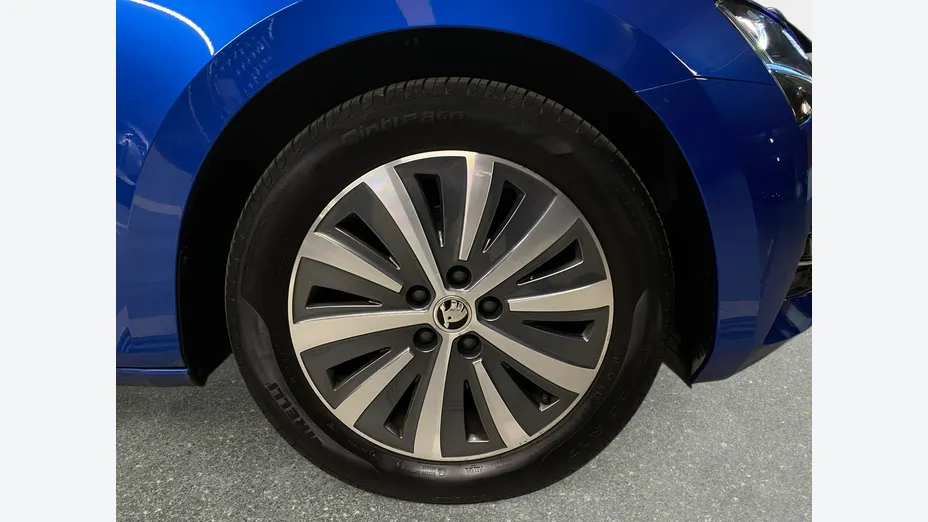 SKODA Superb -