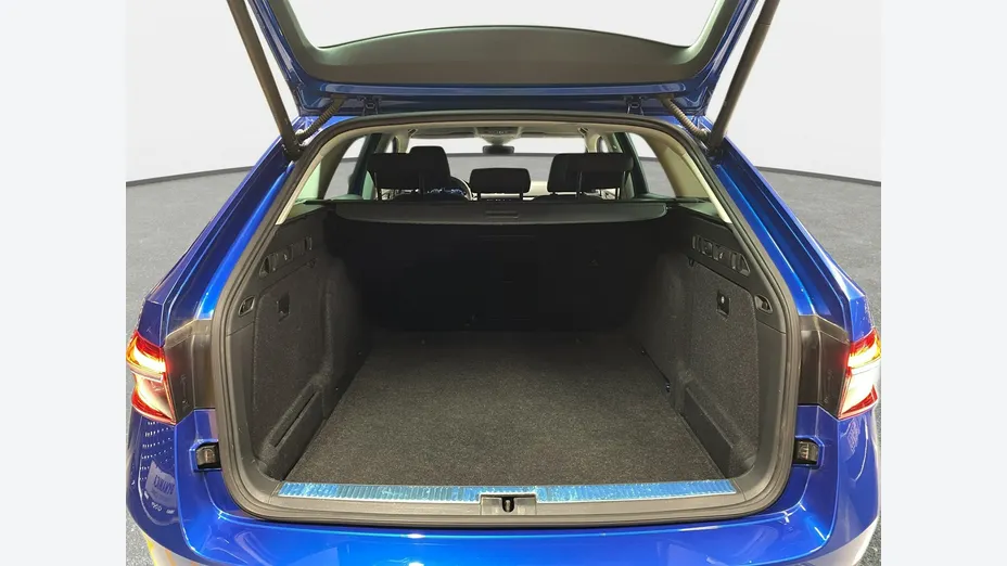 SKODA Superb -
