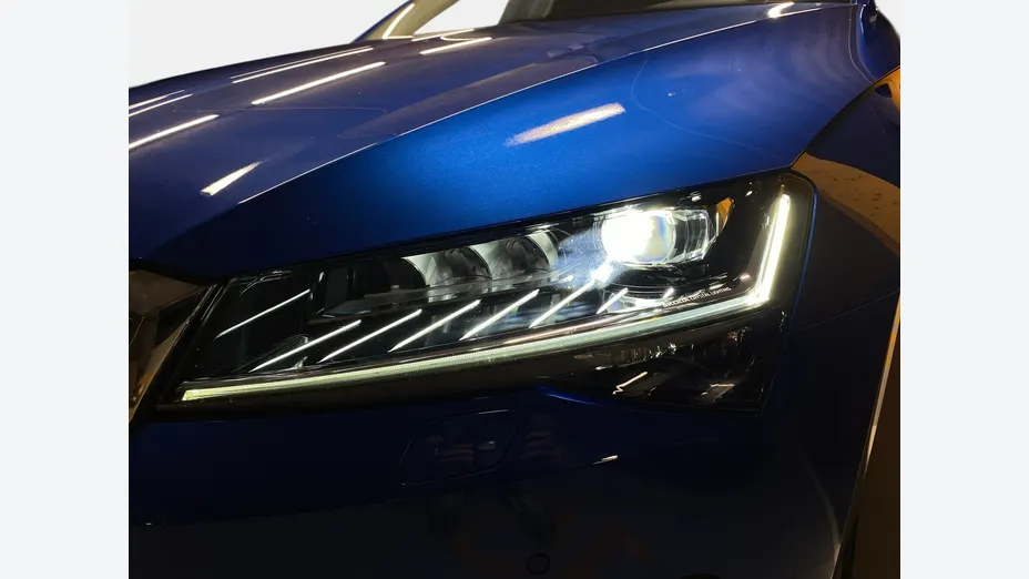SKODA Superb -
