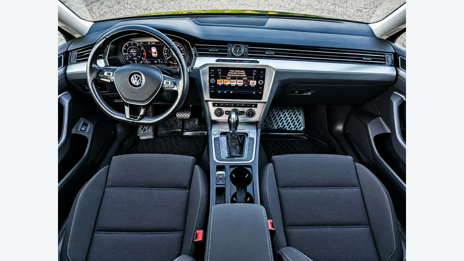 VOLKSWAGEN Passat -