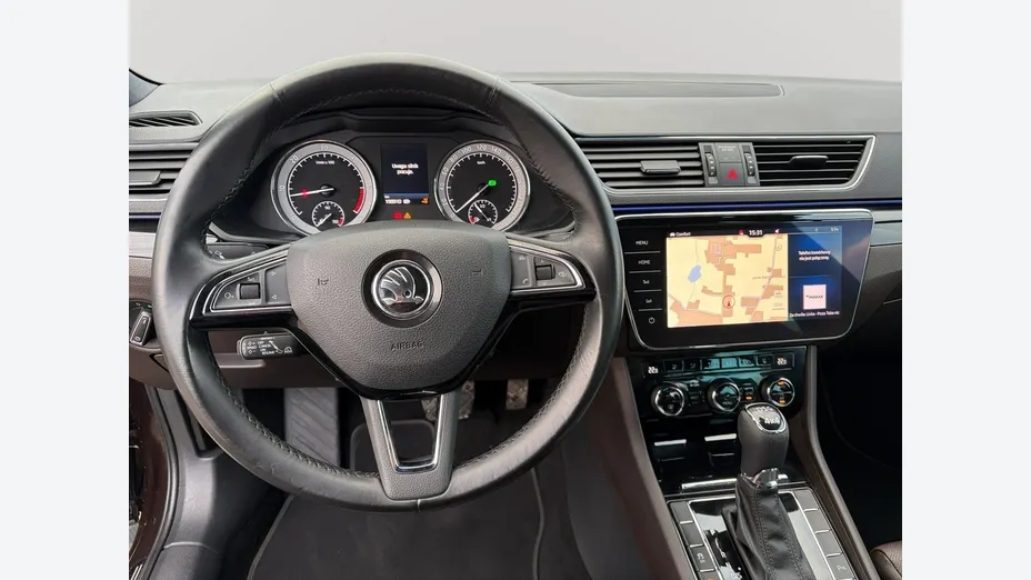 SKODA Superb -