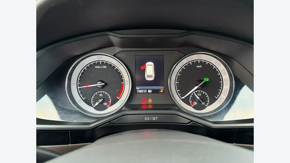 SKODA Superb -