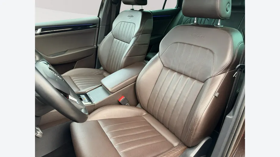 SKODA Superb -