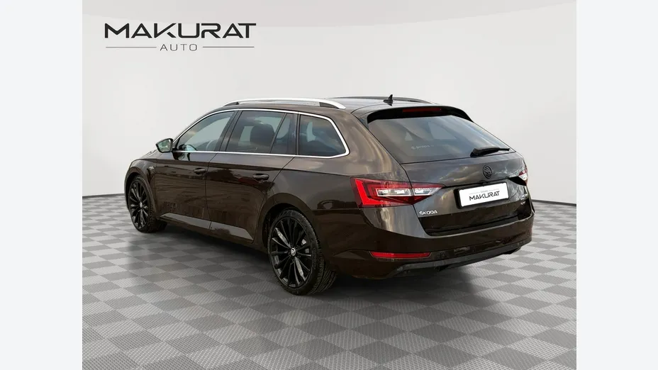 SKODA Superb -