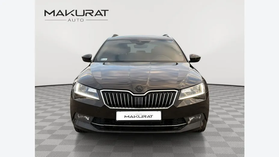 SKODA Superb -