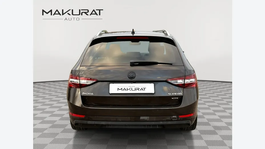 SKODA Superb -
