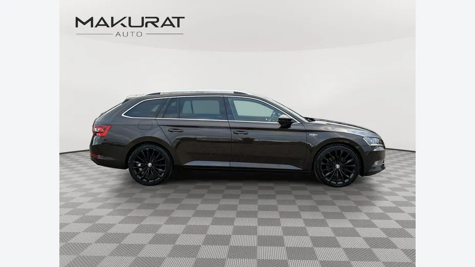 SKODA Superb -